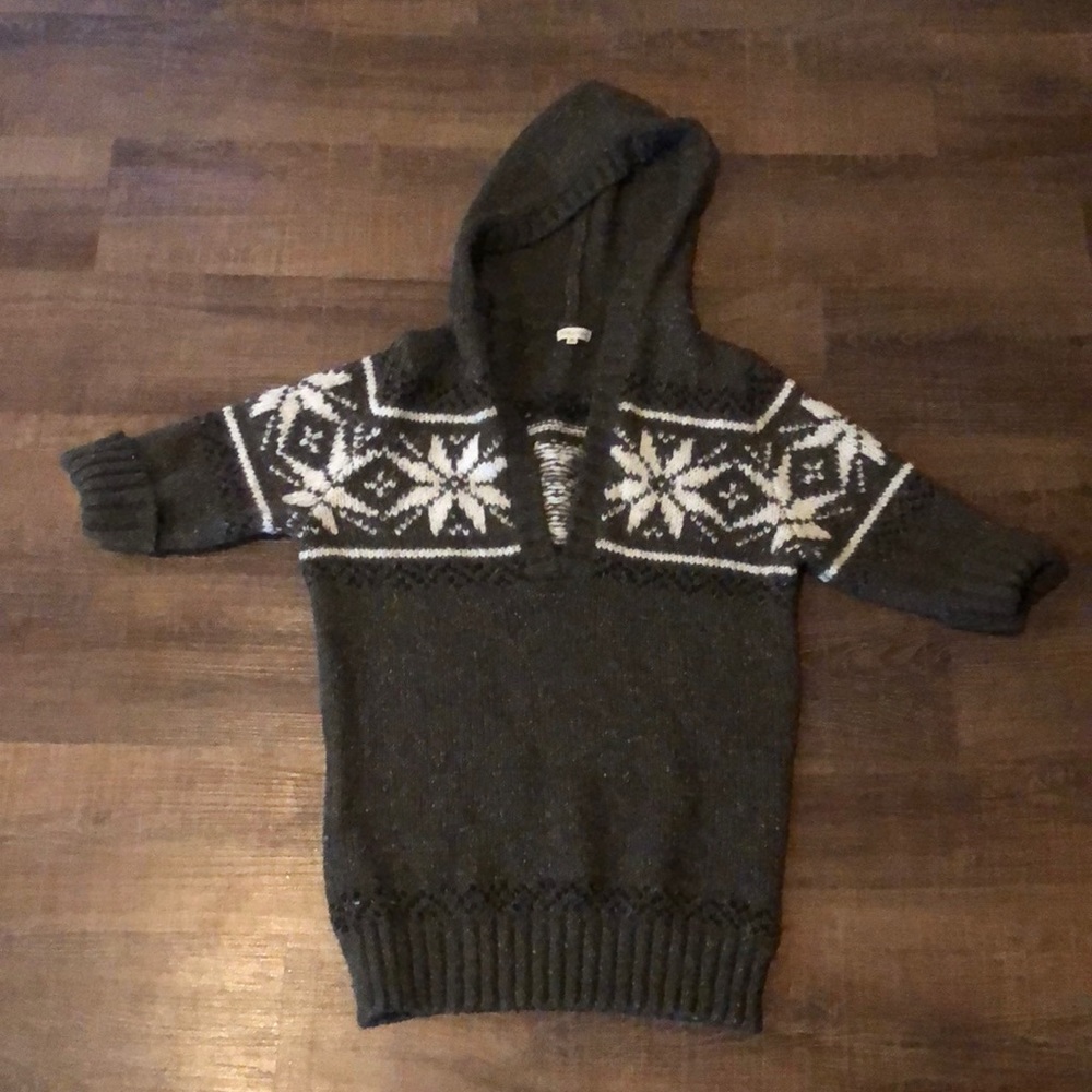 Wool sweater. Short sleeves great for layering. - Picture 2 of 4